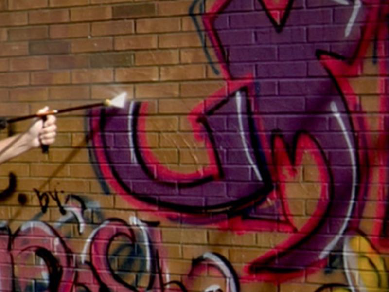 Jak ochránit fasádu před graffiti a jak graffiti z fasády odstranit?