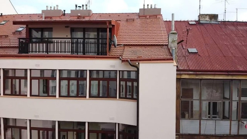 Report rekonstrukce pavlačí, výměna oken a kompletní zateplení bytového domu