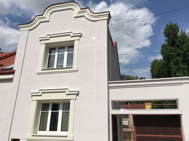 Obrázek 2 pro referenci Zatepleni fasády s instalací dekorativních prvků Kralupy nad Vltavou | STAVBA 181027