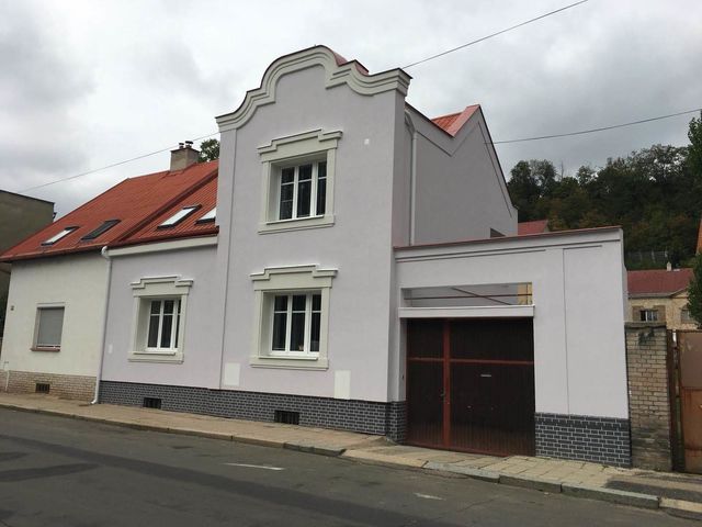 Obrázek 4 pro referenci Zatepleni fasády s instalací dekorativních prvků Kralupy nad Vltavou | STAVBA 181027