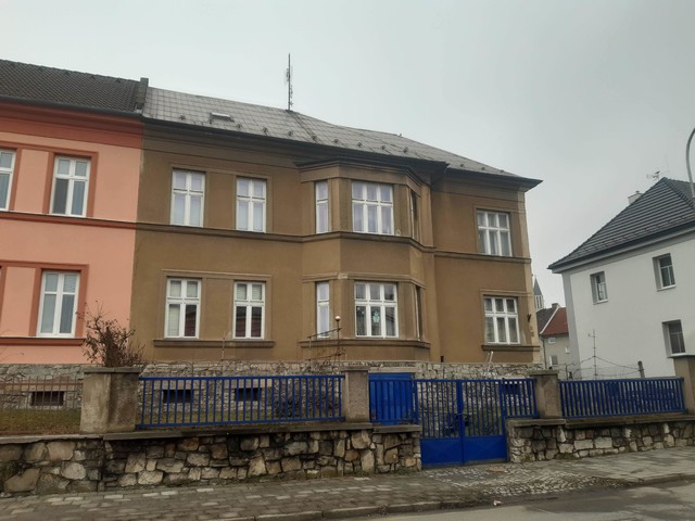 Obrázek 3 pro referenci Renovace a nátěr fasády historické vily Olomouc | STAVBA 212026