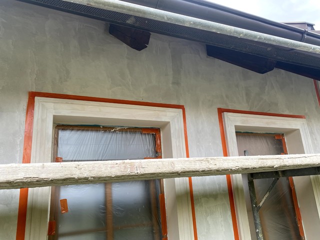 Obrázek 6 pro referenci Zateplení fasády RD šedým EPS - dekorativní prvky a římsy Všechlapy u Nymburka | STAVBA 211003