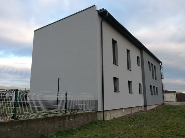Obrázek 1 pro referenci Zatepleni fasády průmyslové budovy Přerov šedým polystyrenem | STAVBA 172018